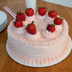 Strawberry Cake - 1kg (The Cake World)