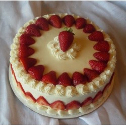 Strawberry Cake 1 kg (Berry N Blossom)